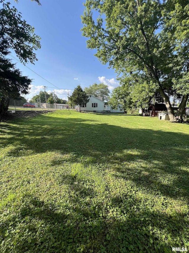 1409 N Van Buren, Marion, IL 62959 - view of yard
