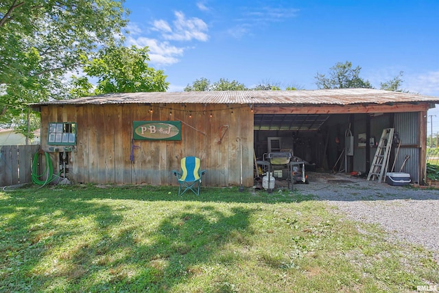 827 W Raymond St, Harrisburg, IL 62946 - view of pole building featuring a yard