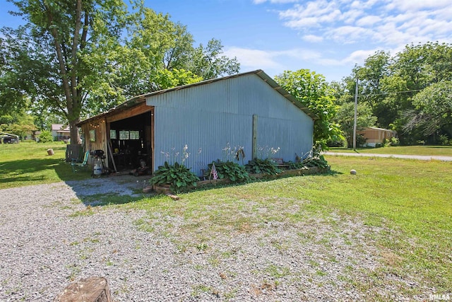 827 W Raymond St, Harrisburg, IL 62946 - view of pole building with a yard