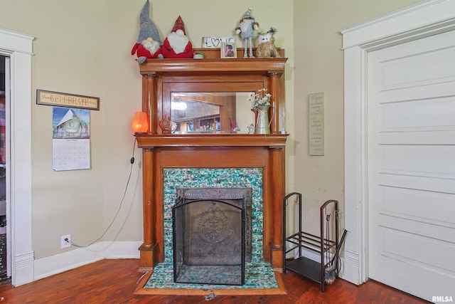 827 W Raymond St, Harrisburg, IL 62946 - detailed view of a fireplace with flush hearth and wood finished floors