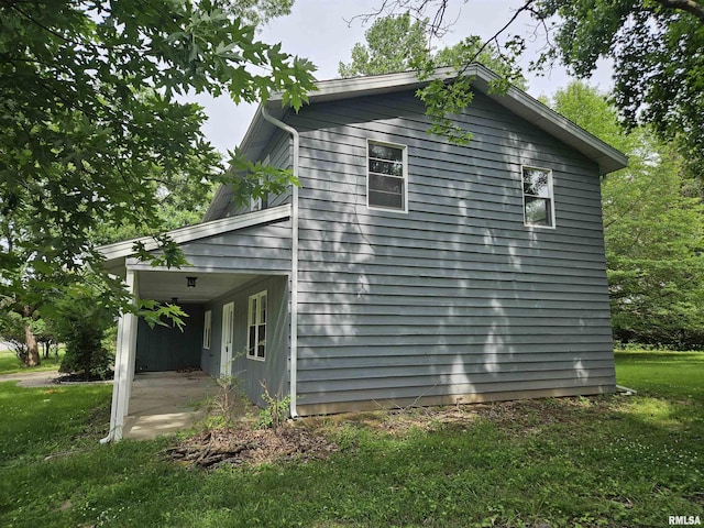 2908 W Kent Dr, Carbondale, IL 62901 - view of property exterior with a yard