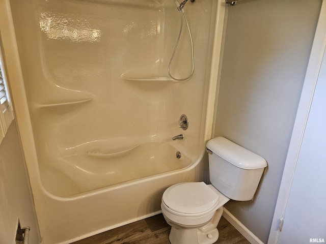 2908 W Kent Dr, Carbondale, IL 62901 - full bath with wood finished floors and washtub / shower combination