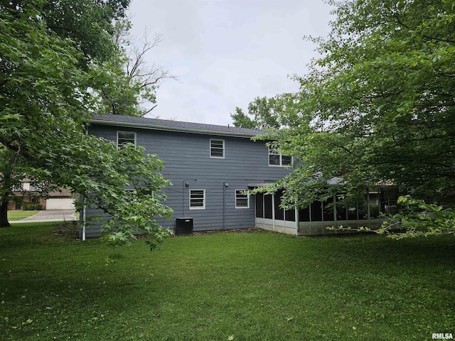 2908 W Kent Dr, Carbondale, IL 62901 - back of property featuring a sunroom and a yard