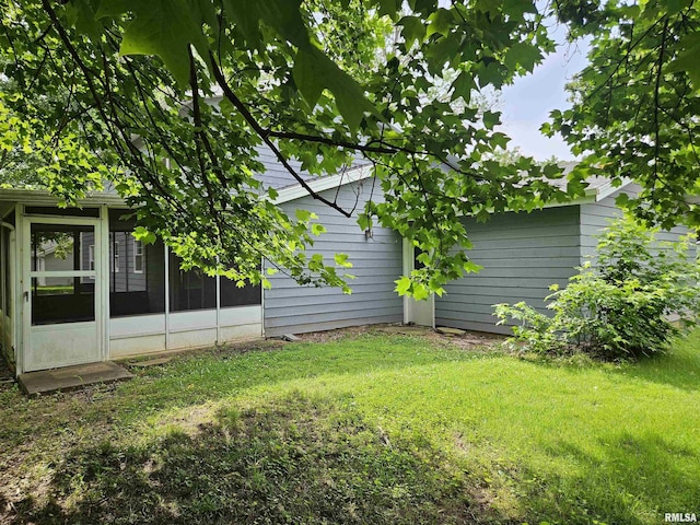 2908 W Kent Dr, Carbondale, IL 62901 - view of green lawn featuring a sunroom