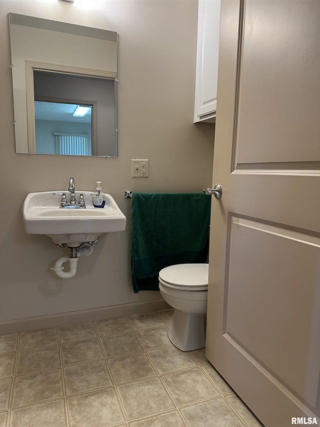 1308 Shawnee Trl, Carterville, IL 62918 - half bath with toilet and baseboards
