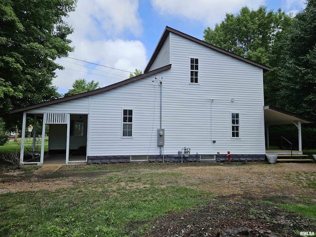 1206 N 14th St, Murphysboro, IL 62966 - rear view of house featuring a lawn and covered porch