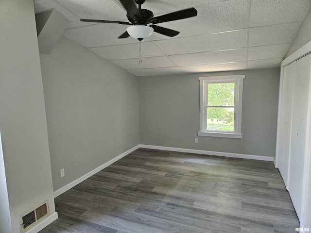 1206 N 14th St, Murphysboro, IL 62966 - unfurnished room with a paneled ceiling, dark wood-style floors, and ceiling fan