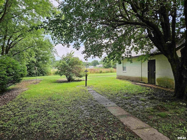 1206 N 14th St, Murphysboro, IL 62966 - view of grassy yard