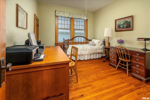 2011 Logan St, Murphysboro, IL 62966 - bedroom featuring wood finished floors and an office area