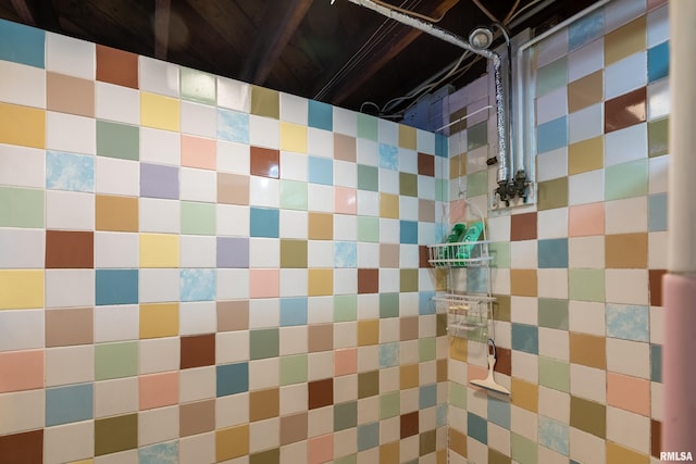 2011 Logan St, Murphysboro, IL 62966 - bathroom with tiled shower