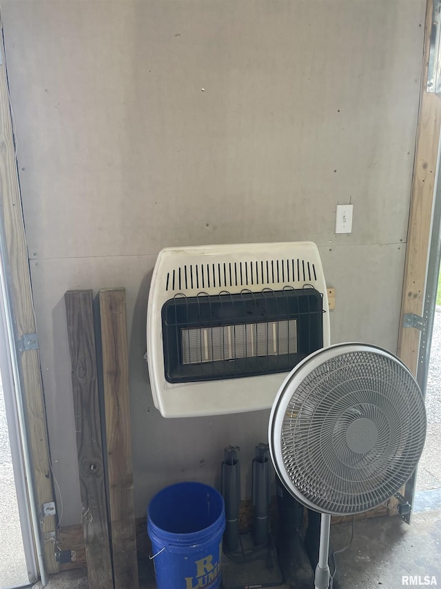 204 Oak St, Odin, IL 62870 - detailed view of heating unit