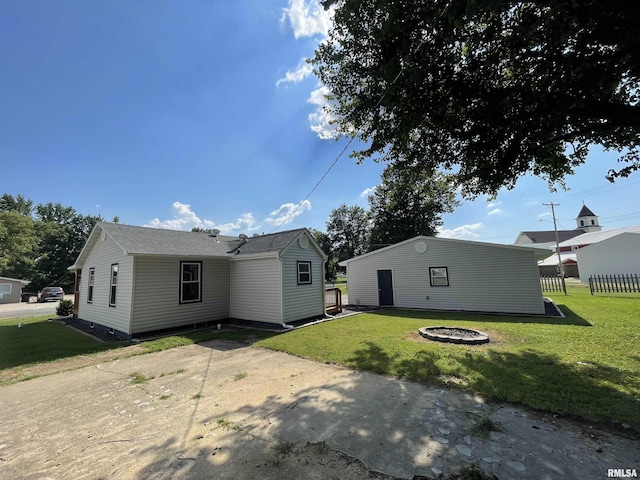 204 Oak St, Odin, IL 62870 - back of property with an outdoor fire pit