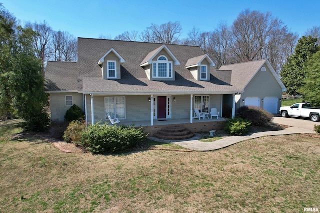 43 E Lakewood Dr, Metropolis, IL 62960 - cape cod-style house with covered porch, a front lawn, driveway, and roof with shingles