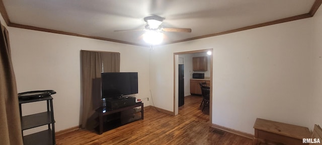 1412 N 11th St, Mount Vernon, IL 62864 - living area featuring a ceiling fan, wood finished floors, and ornamental molding