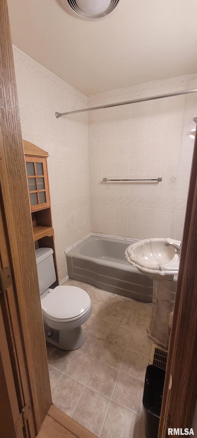 1412 N 11th St, Mount Vernon, IL 62864 - full bath featuring tile walls, shower / tub combination, and tile patterned flooring