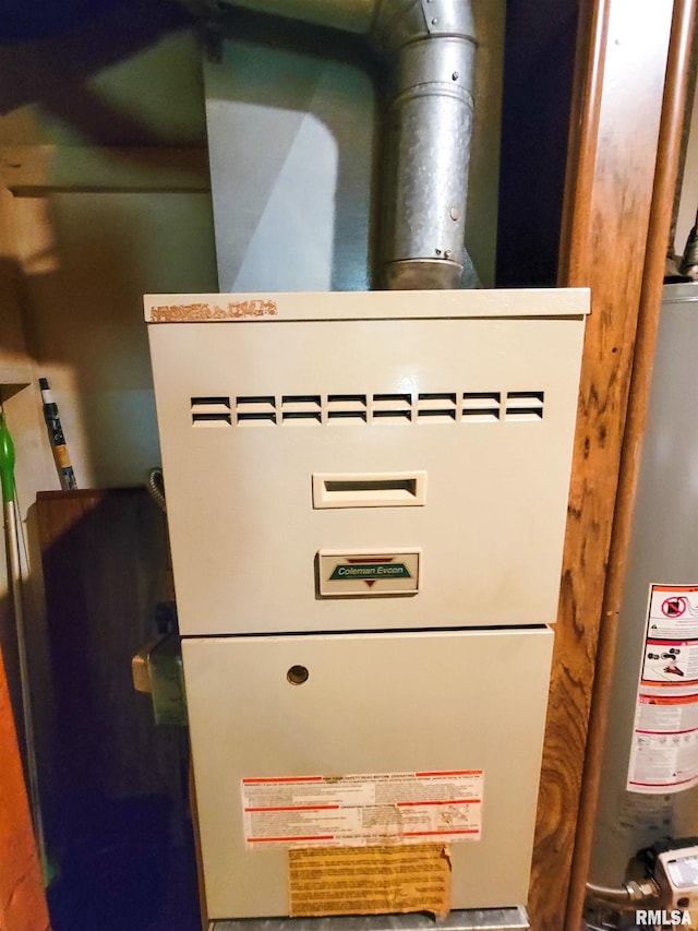 113 SW Mead St, Clay City, IL 62824 - utilities featuring water heater and heating unit