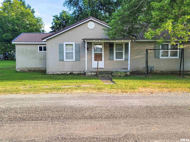 113 SW Mead St, Clay City, IL 62824 - view of front of house featuring a metal roof and a front yard