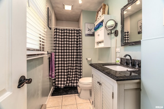 13399 S County Line Rd, West Frankfort, IL 62896 - full bathroom featuring tile patterned floors, vanity, and curtained shower