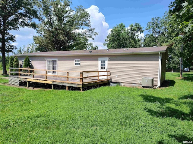 45 Davis Ridge Rd, Eldorado, IL 62930 - rear view of house featuring a deck and a lawn