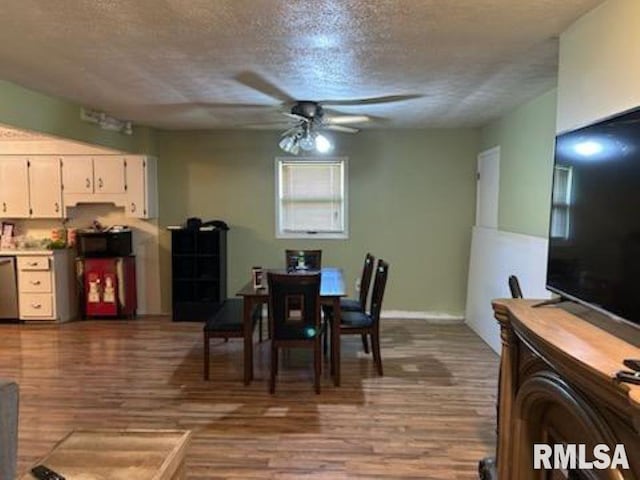600 W Collins St, Goreville, IL 62939 - dining area with a ceiling fan, dark wood finished floors, and a textured ceiling