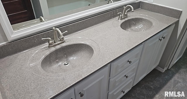 202 E 8th St, Mount Carmel, IL 62863 - full bath featuring double vanity