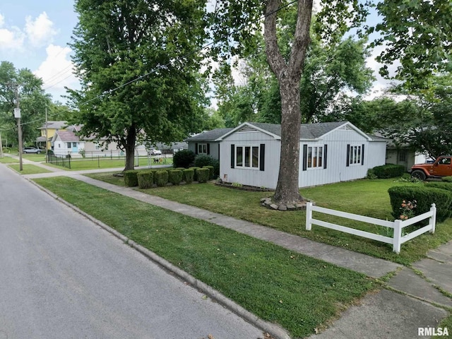 402 N Commercial St, Benton, IL 62812 - photo 2