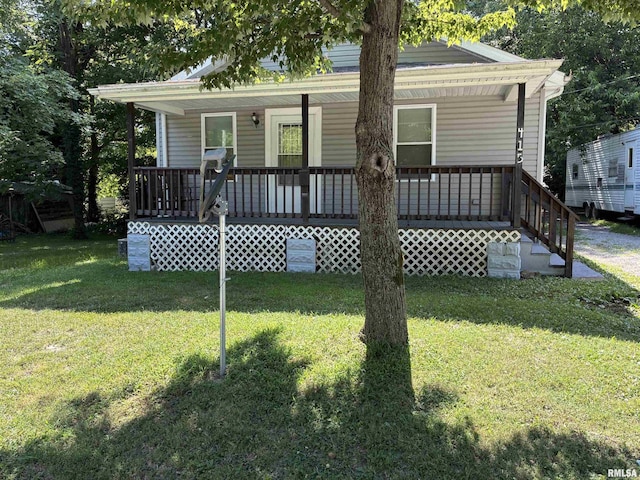 415 S 4th St, Mount Vernon, IL 62864 - view of front of home with covered porch and a front yard