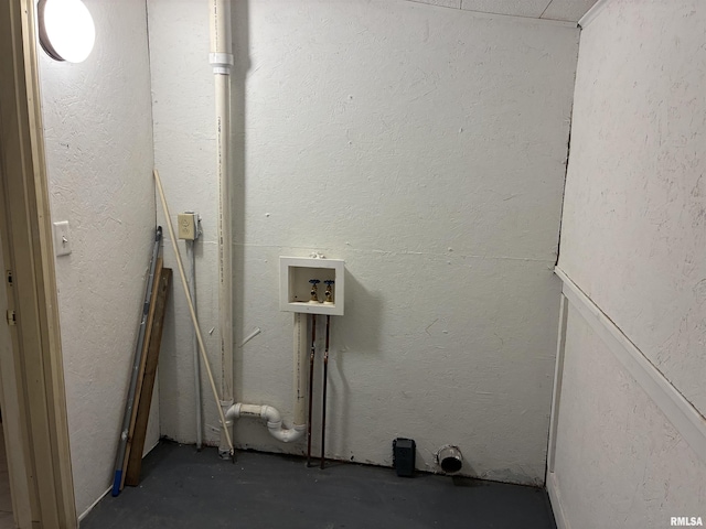 415 S 4th St, Mount Vernon, IL 62864 - laundry room featuring hookup for a washing machine
