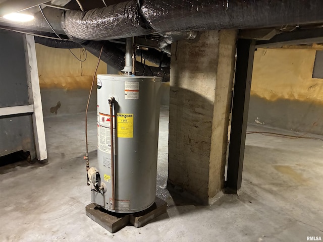415 S 4th St, Mount Vernon, IL 62864 - utility room featuring gas water heater