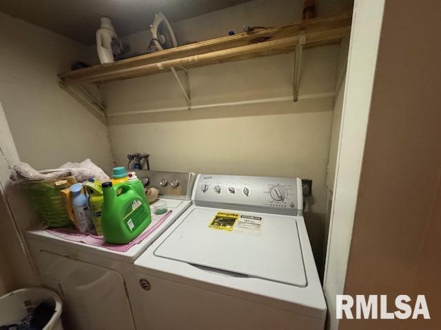 303 Elles Ave, Carterville, IL 62918 - laundry area featuring washing machine and dryer