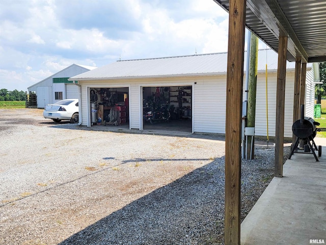 232 Palm Ln, Flora, IL 62839 - view of garage