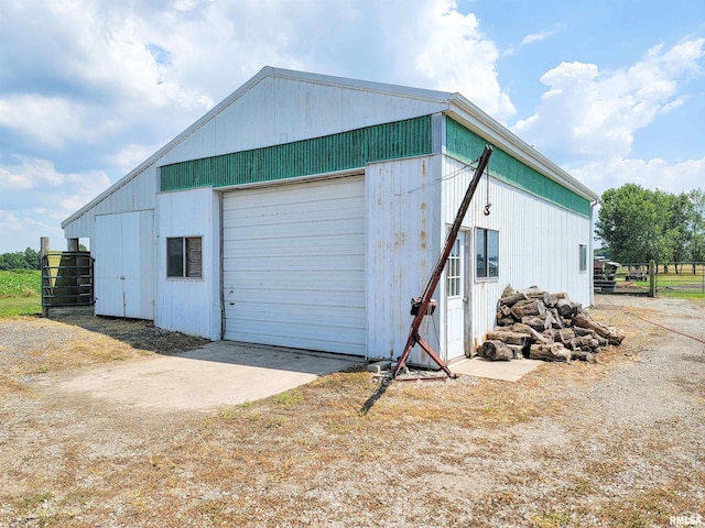 232 Palm Ln, Flora, IL 62839 - detached garage featuring driveway