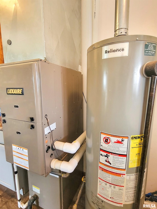 232 Palm Ln, Flora, IL 62839 - utility room featuring gas water heater
