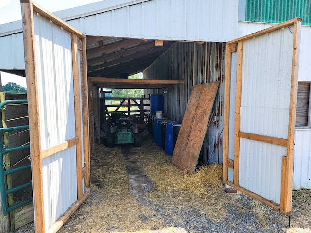 232 Palm Ln, Flora, IL 62839 - view of stable