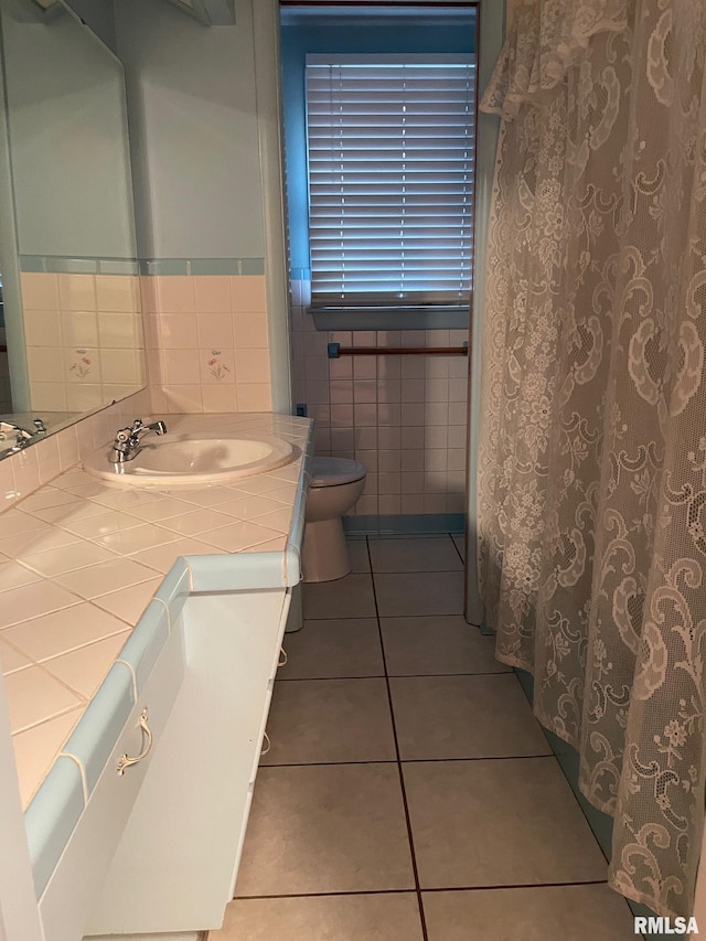 901 W Elm St, Carmi, IL 62821 - full bathroom with tile patterned floors, vanity, and tile walls