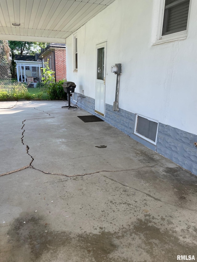 901 W Elm St, Carmi, IL 62821 - view of patio