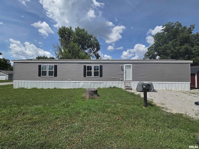303 N Marion St, Centralia, IL 62801 - manufactured / mobile home featuring a front yard