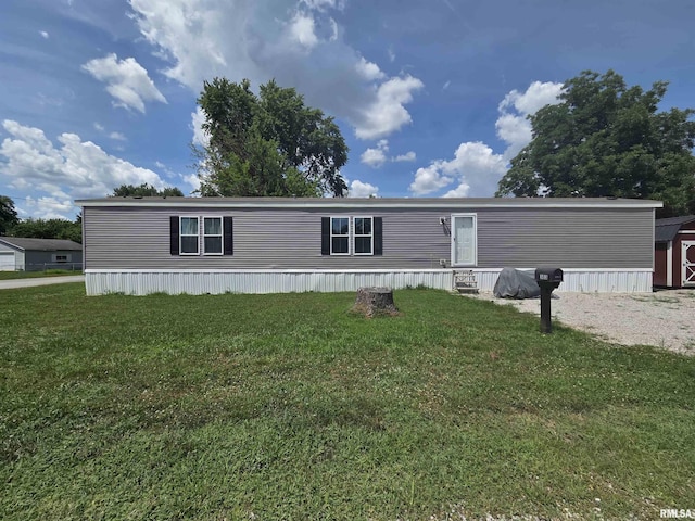 303 N Marion St, Centralia, IL 62801 - manufactured / mobile home featuring a front lawn and a shed