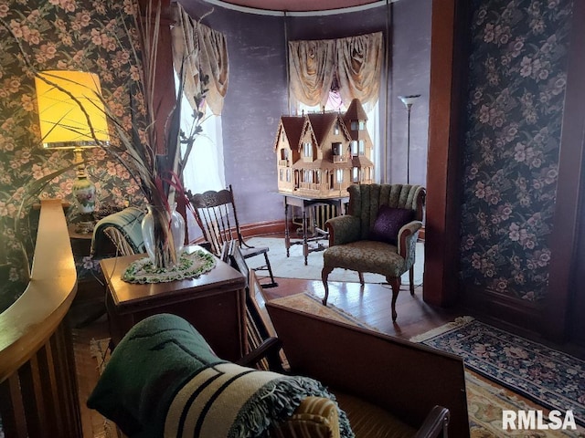 319 High St, Mound City, IL 62963 - sitting room with wallpapered walls