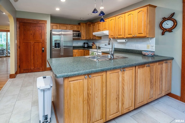 243 Pump Station Rd, Makanda, IL 62958 - kitchen with stainless steel appliances, under cabinet range hood, arched walkways, a peninsula, and tasteful backsplash