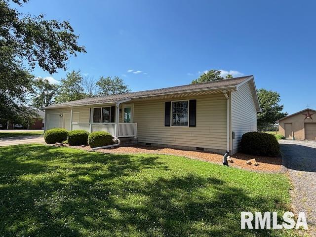 15944 Moellers Rd, Marion, IL 62959 - single story home featuring crawl space, a porch, a front yard, a garage, and driveway