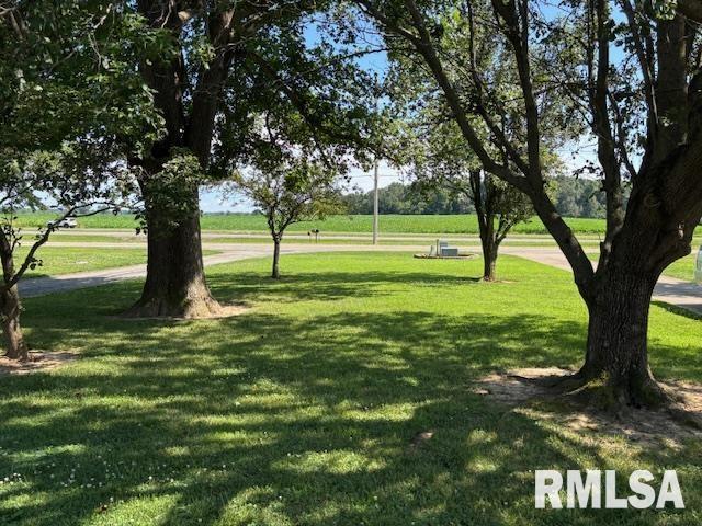 15944 Moellers Rd, Marion, IL 62959 - surrounding community with a lawn