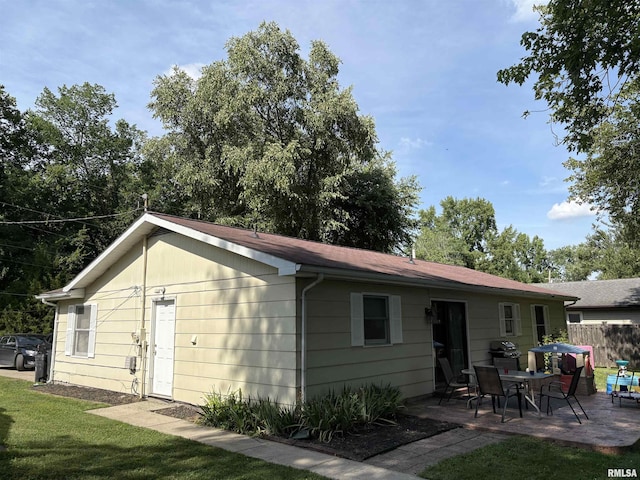2119 Rains St, Murphysboro, IL 62966 - rear view of property with a patio