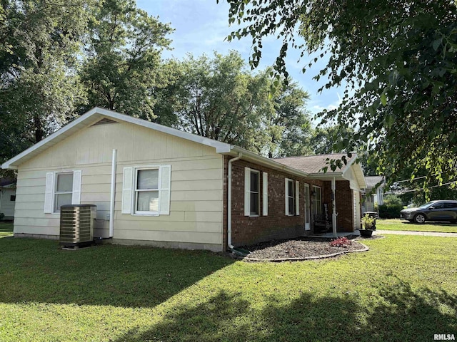 2119 Rains St, Murphysboro, IL 62966 - view of side of home with a yard and brick siding