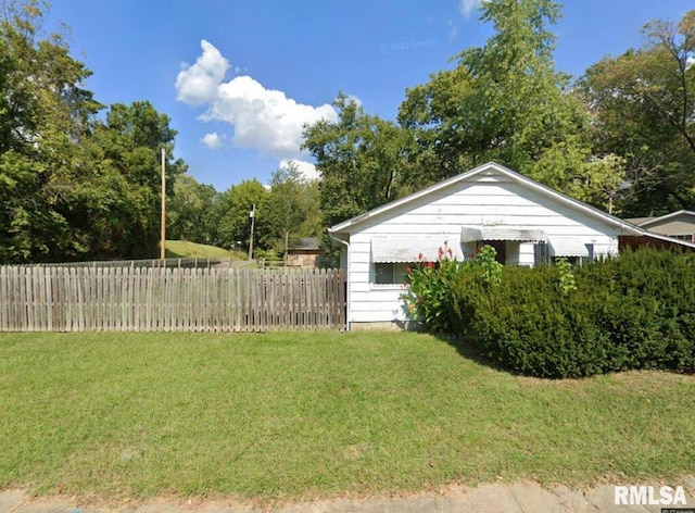 726 Maple St Unit 3, Murphysboro, IL 62966 - view of yard
