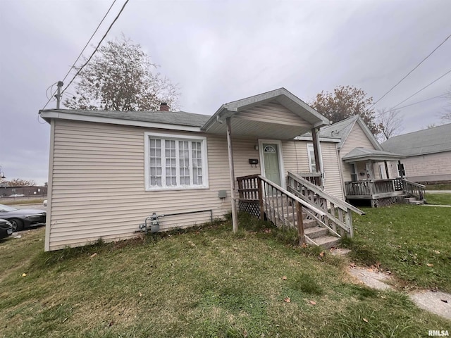 726 Maple St Unit 3, Murphysboro, IL 62966 - view of front of property featuring a front lawn and a chimney