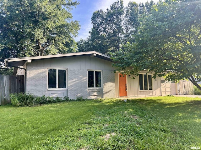1811 W Freeman St, Carbondale, IL 62901 - ranch-style home featuring brick siding and board and batten siding