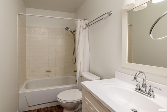 1811 W Freeman St, Carbondale, IL 62901 - full bath with shower / tub combo with curtain, vanity, and wood finished floors