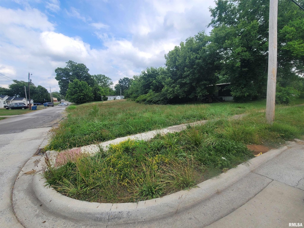 300 S 4th St, Mount Vernon, IL 62864