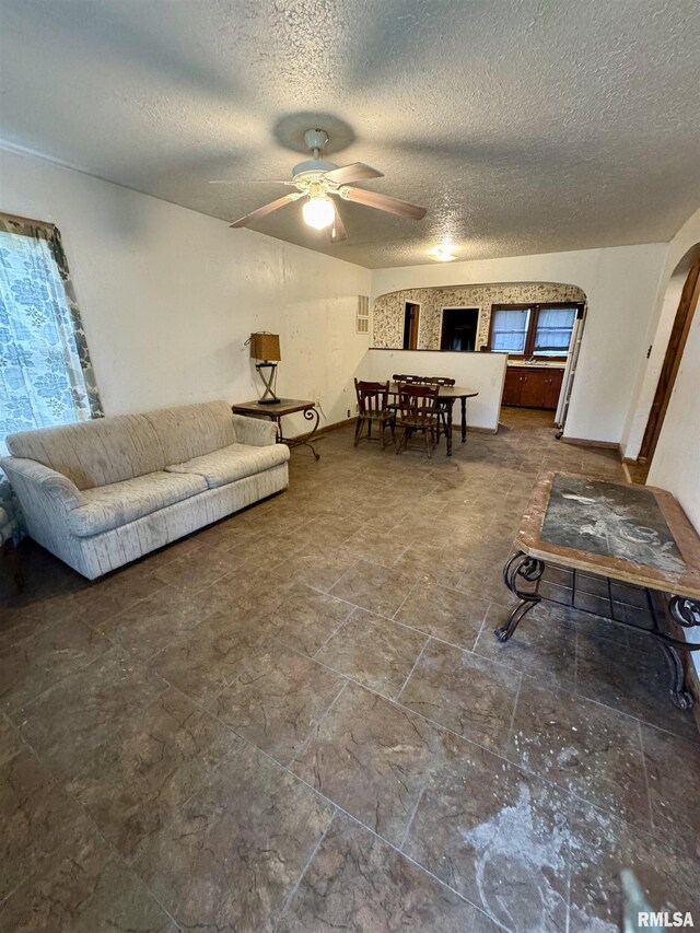605 Gragg St, Centralia, IL 62801 - photo 2
